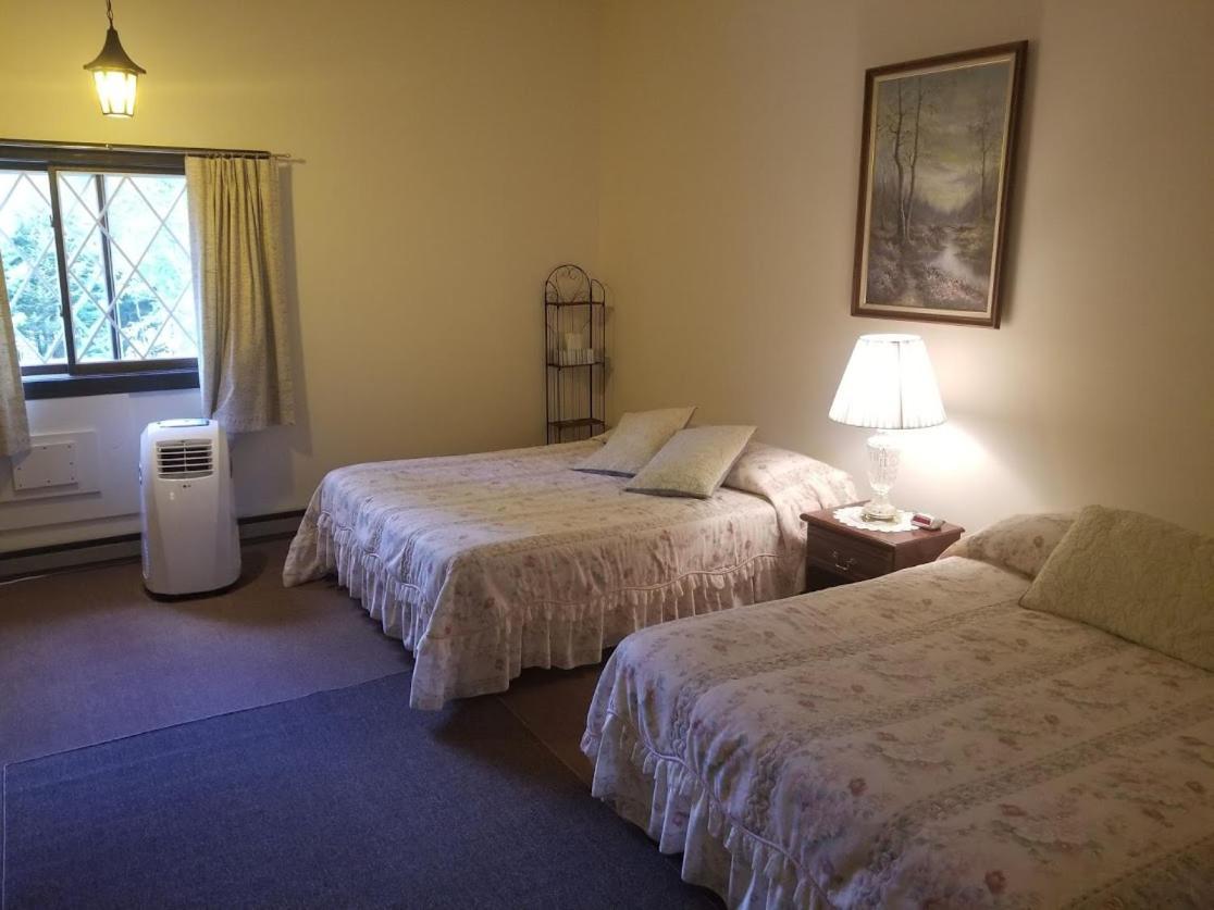 Kancamagus Swift River Inn Albany 部屋 写真